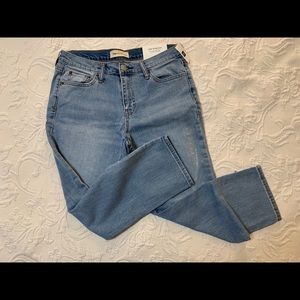 NWT Gap Slim crop jeans - medium/light wash.